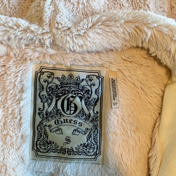 Zip up hoodie from Guess. - Picture 3 of 4